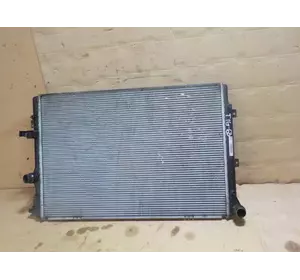 Радиатор охлаждения VW Tiguan 5N0 5N0121253L