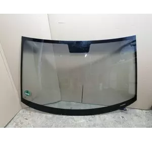 Ветровое стекло (многослойное, атермальное) с цветной полосой и окошком для номера шасси Phaeton 3D1845011AR